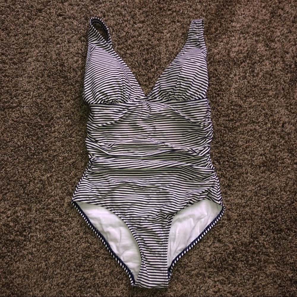 Tummy control swim